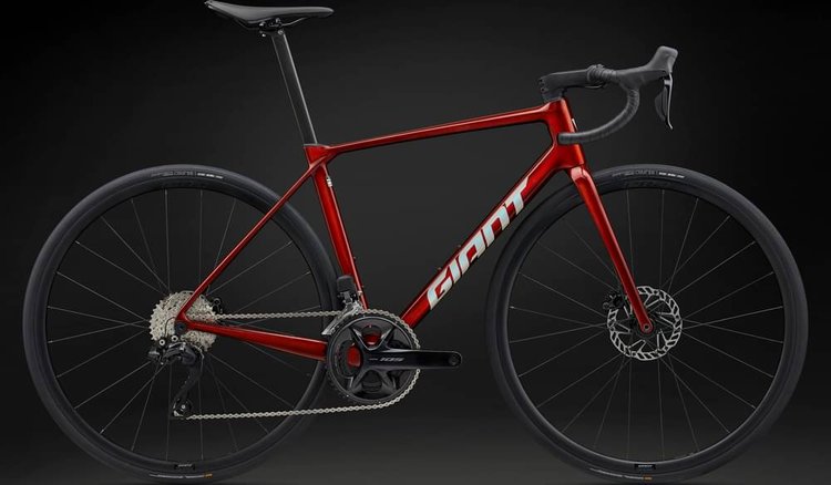 GIANT TCR ADVANCED 1 KOM 2025 - Review, Test & Price
