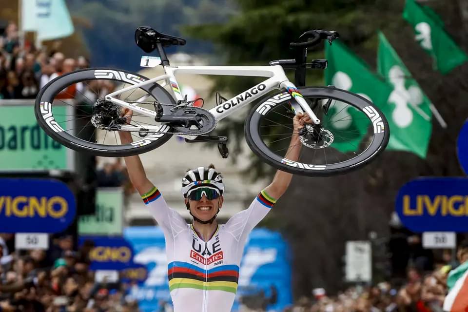 COLNAGO V4RS SRAM FORCE ETAP AXS 2025 Review, Weight Price