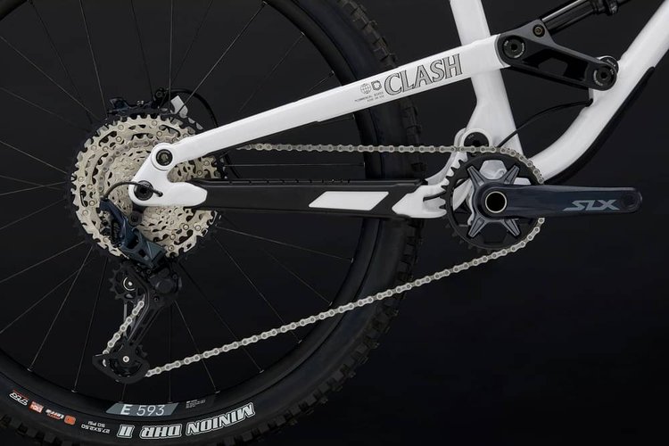 COMMENçAL CLASH ESSENTIAL 2025 - Review, Test & Price