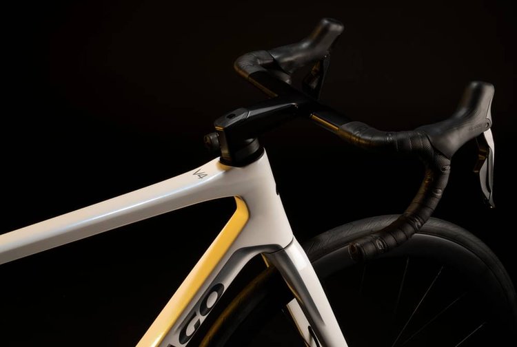 COLNAGO V4 SHIMANO ULTEGRA DI2 2025 - Review, Test & Price