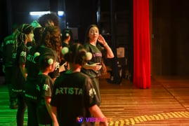 Elenco de teatro da Vibrarte em O Mágico de Oz no Teatro Serafim Gonzalez em Praia Grande