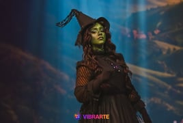 Aluna de teatro da Vibrarte em O Mágico de Oz no Teatro Serafim Gonzalez em Praia Grande