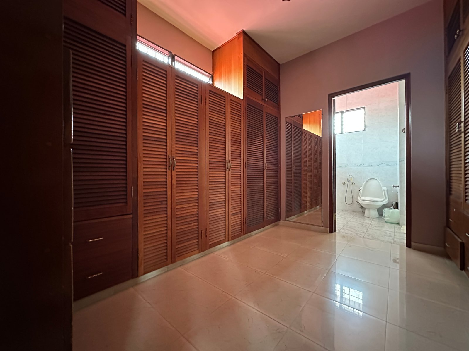 Casa en Betania — walk-in closet de la suite principal