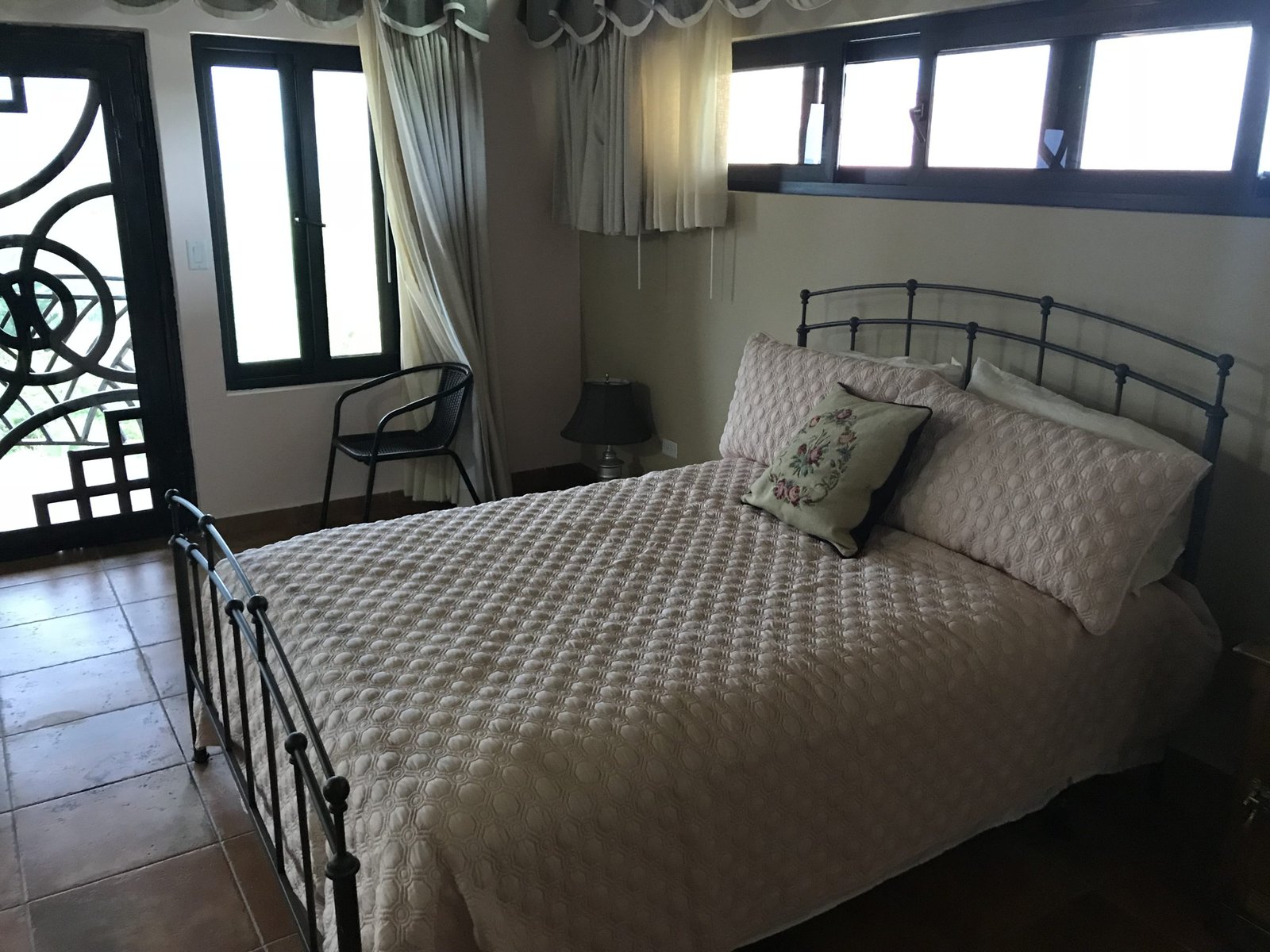 Upper-Green-bedroom-scaled