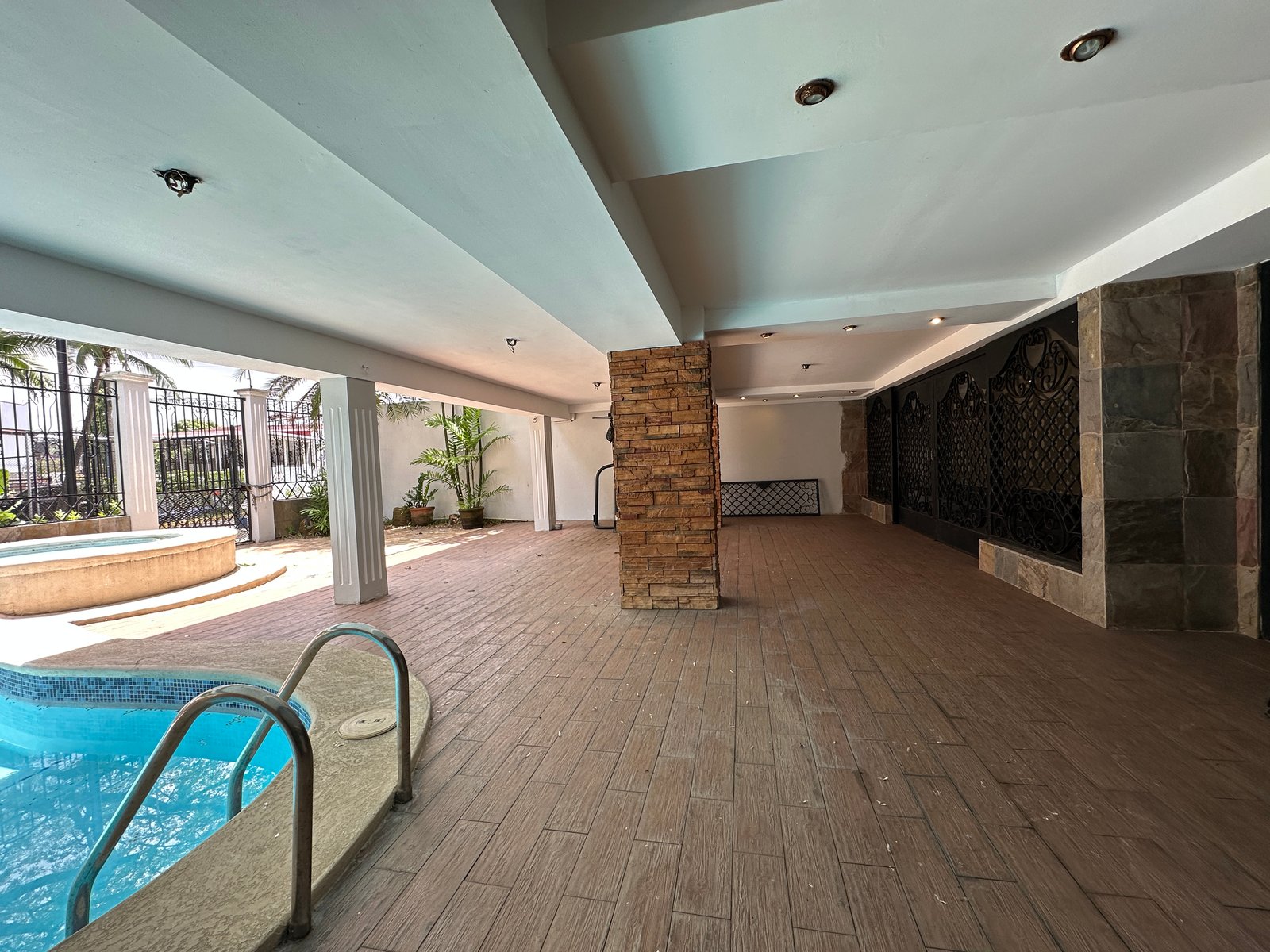 Casa en Betania — terraza techada junto a la piscina