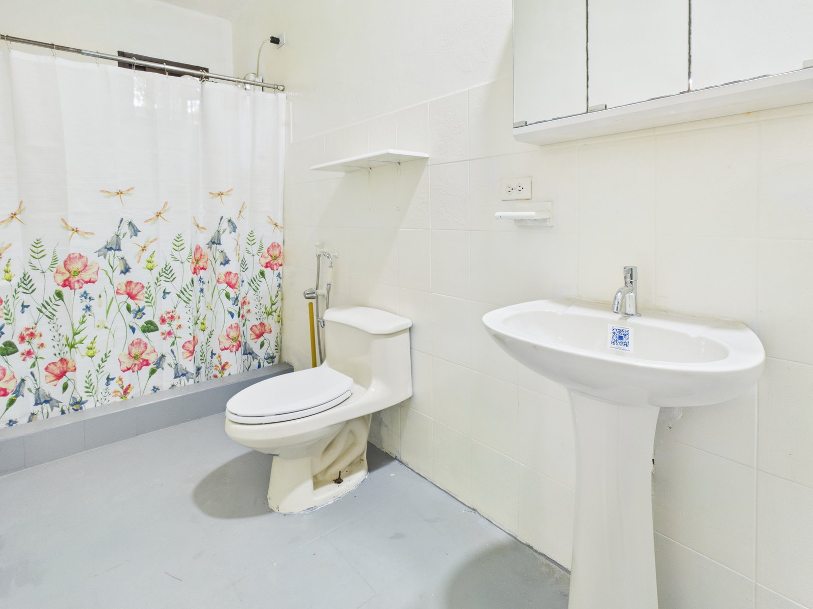 Casa en Antón — baño con lavamanos pedestal