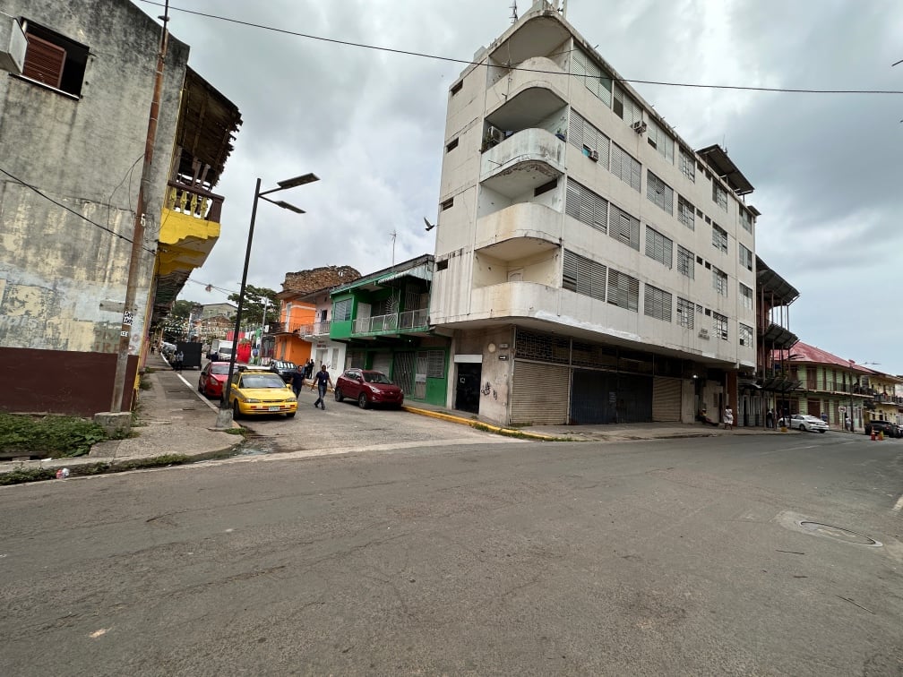 Edificio en Casco Antiguo — vista de calle
