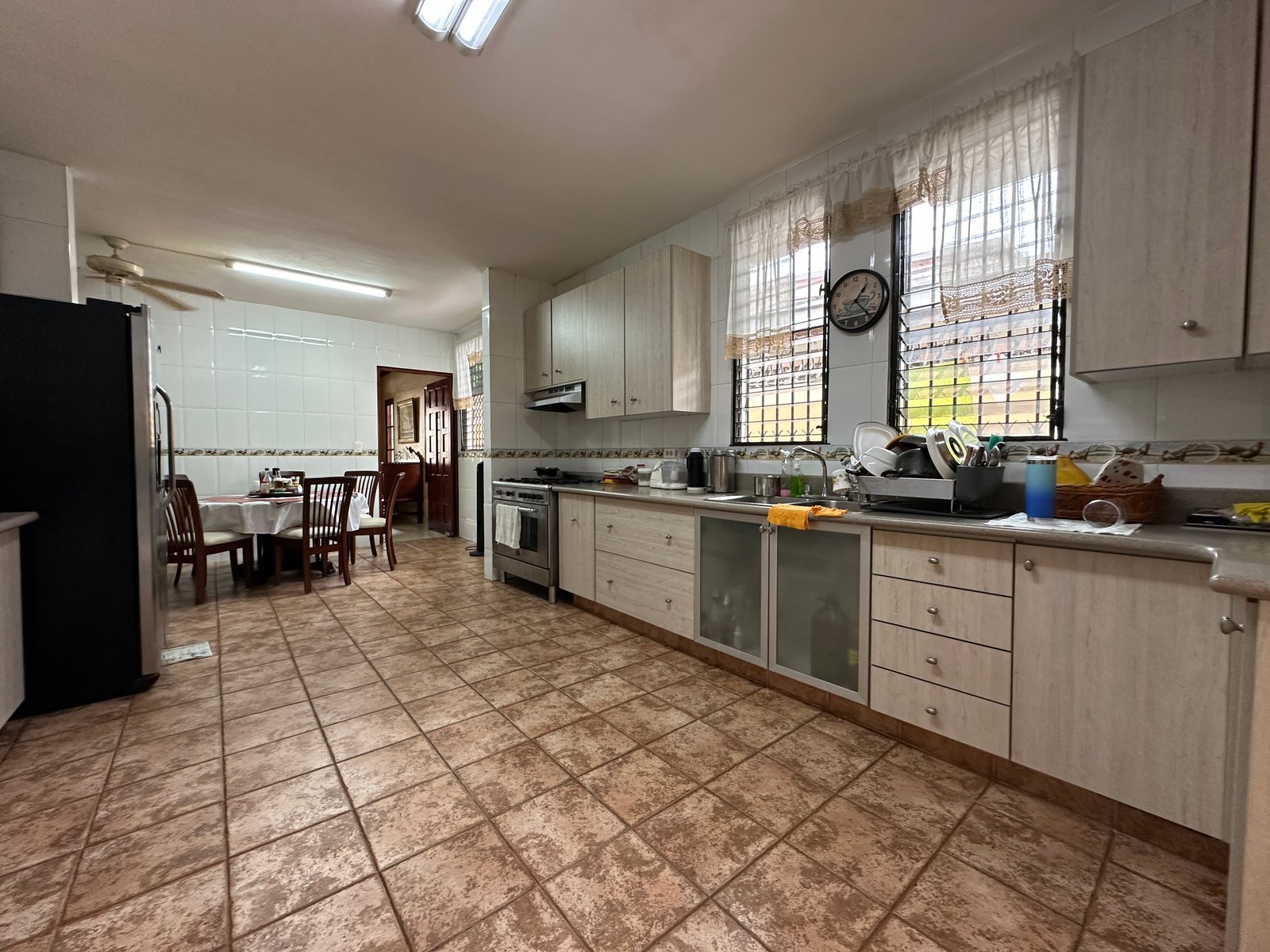 Casa en Betania — cocina hacia el desayunador