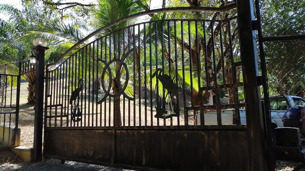 Second picture of the Bammboo farm and Fishing lodege entrance.