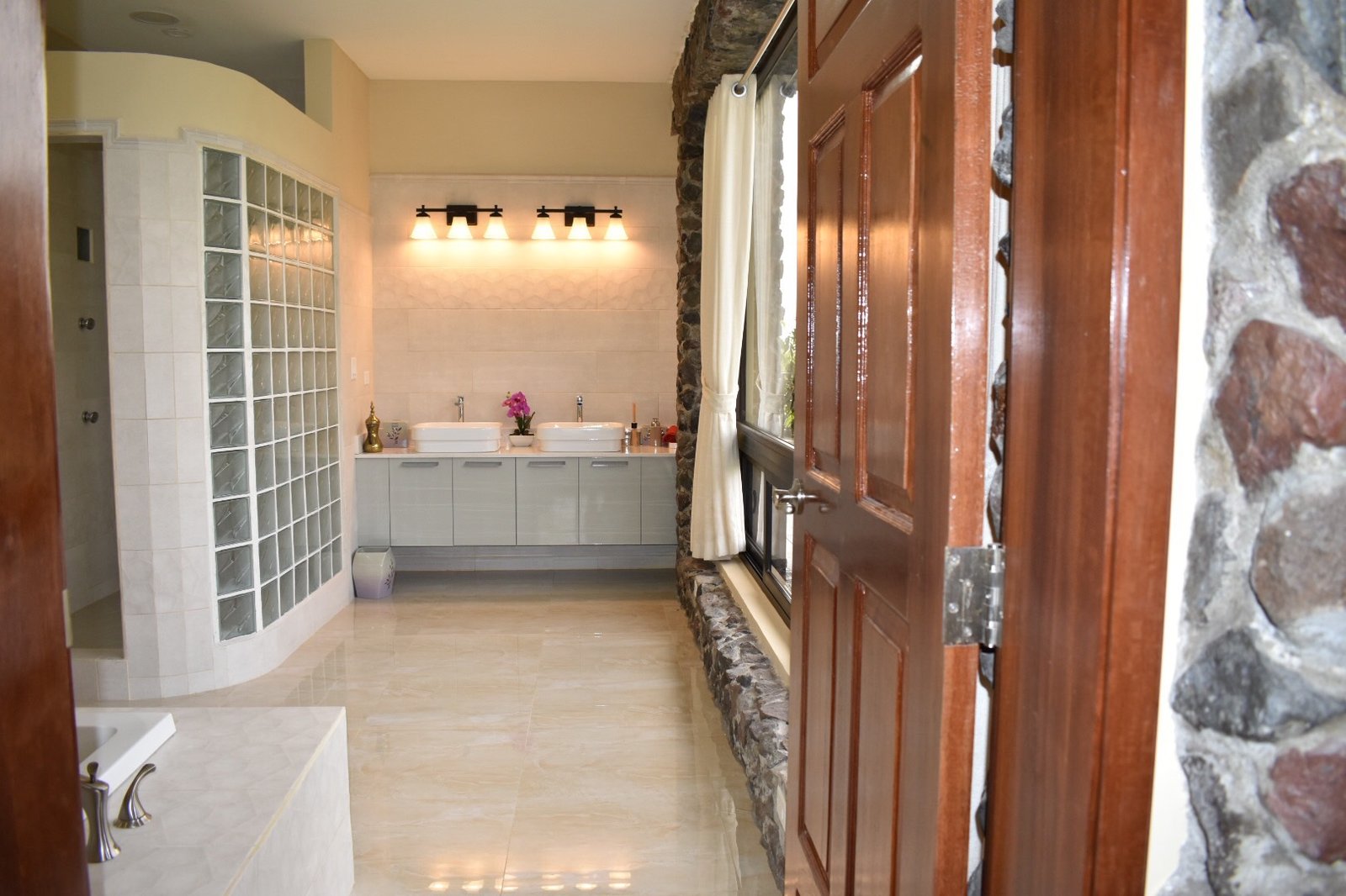 Main bathroom