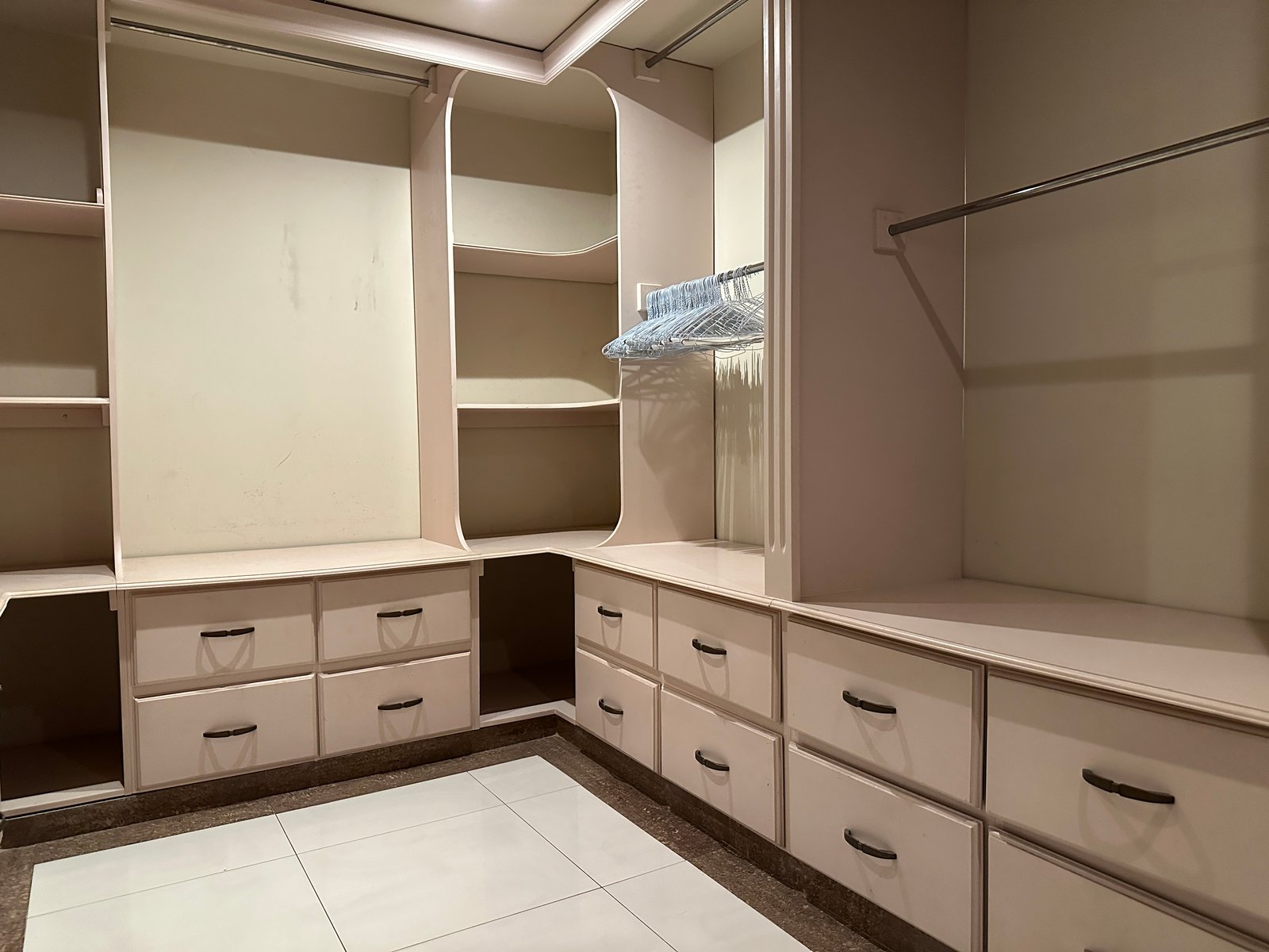 Casa en Betania — walk-in closet de la suite principal