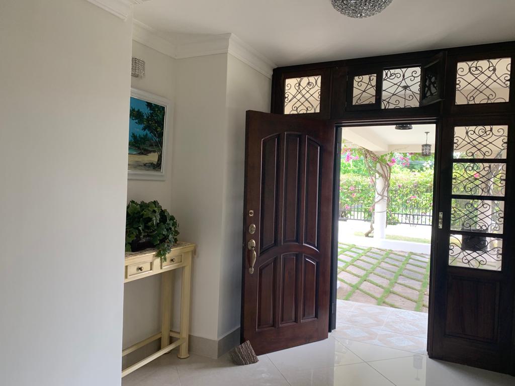 Puerta Principal Coronado Signature Villa