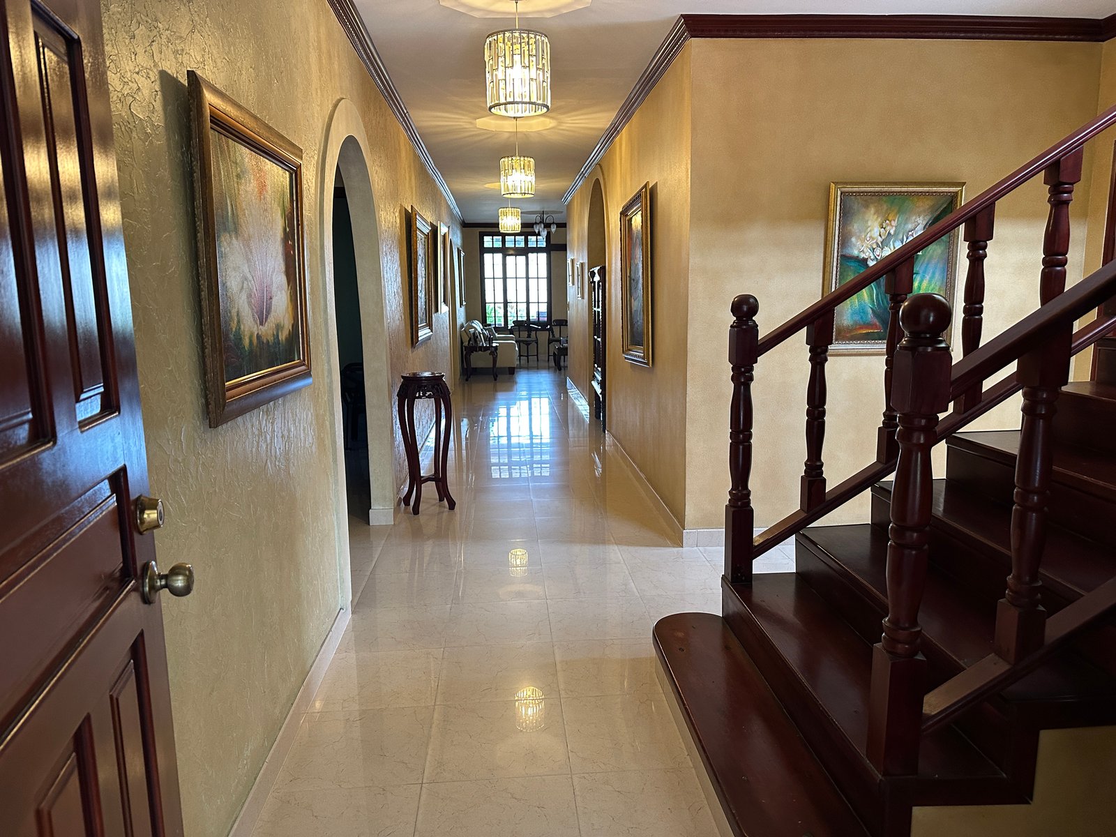 Casa en Betania — pasillo principal