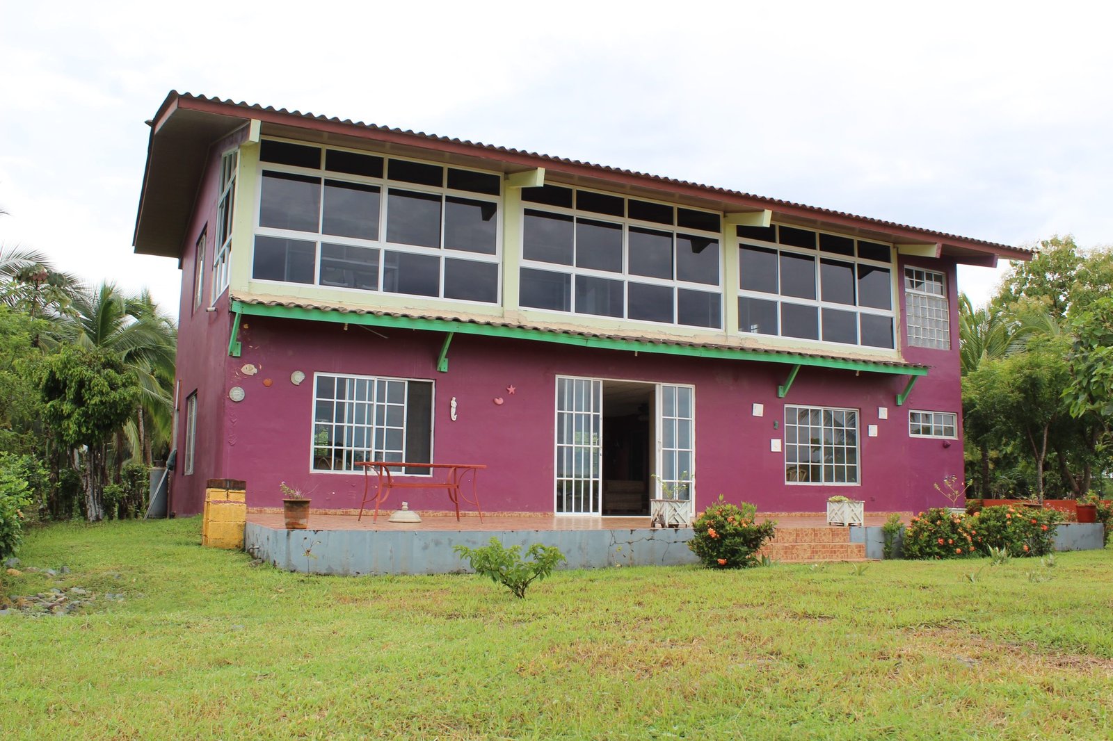 San Felix Fishing Lodge — fachada de dos plantas