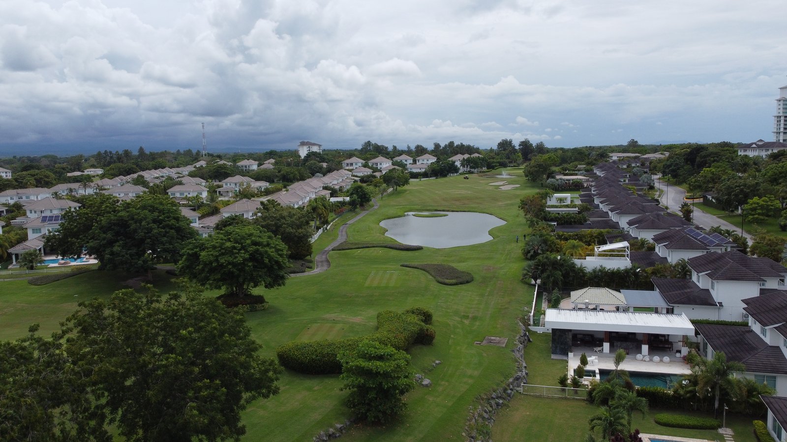 Veranera, Bijao — vista aérea de la comunidad y campo de golf