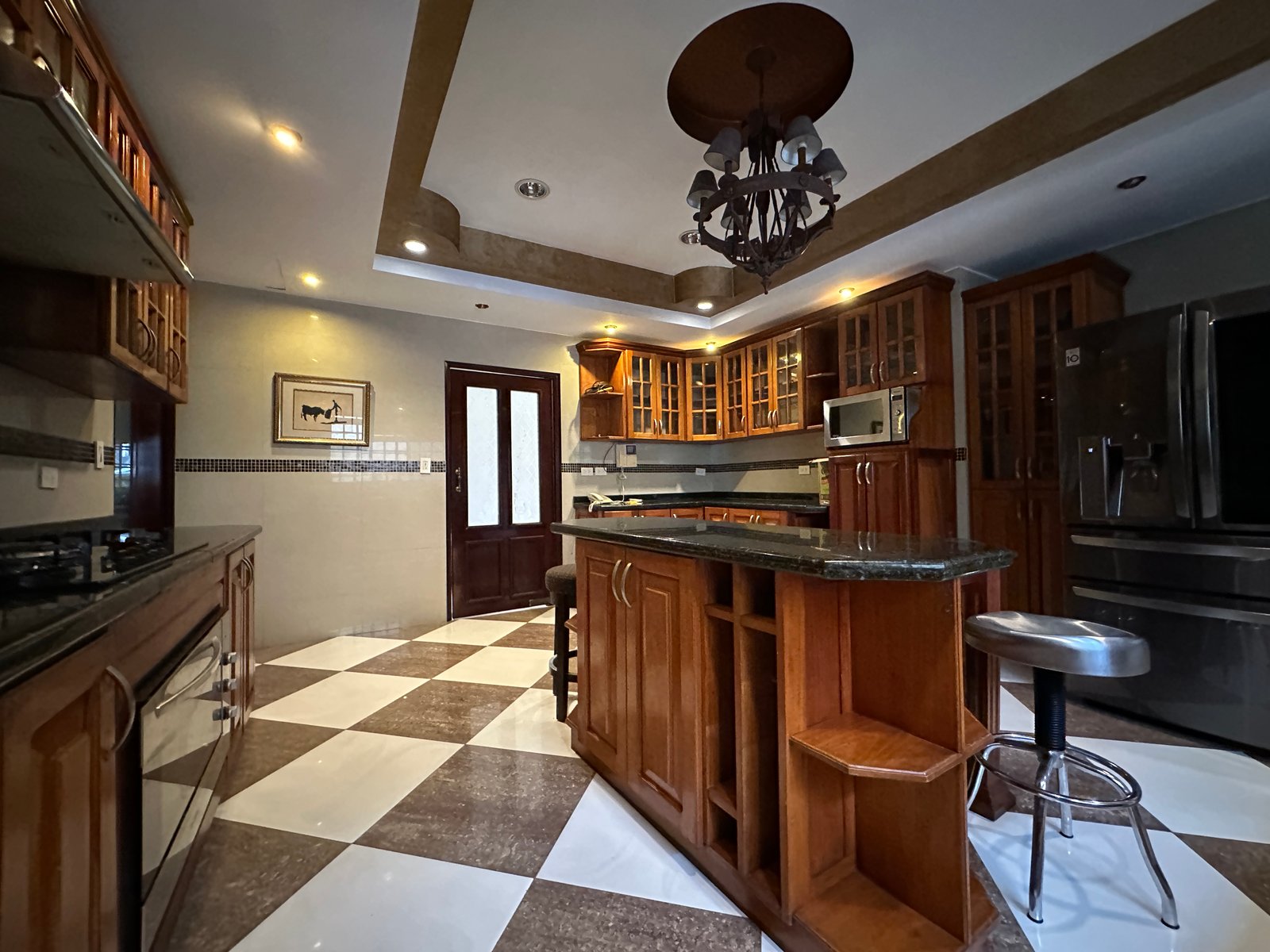 Casa en Betania — cocina, vista hacia la isla