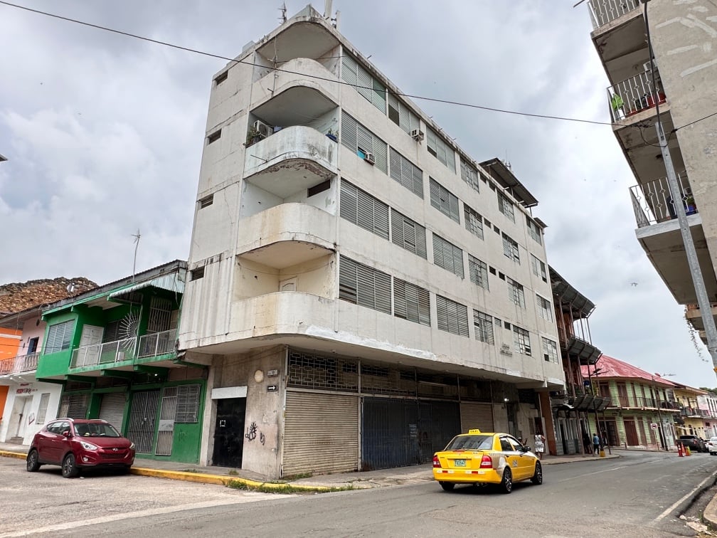 Edificio en Casco Antiguo — esquina y entorno del Casco Viejo