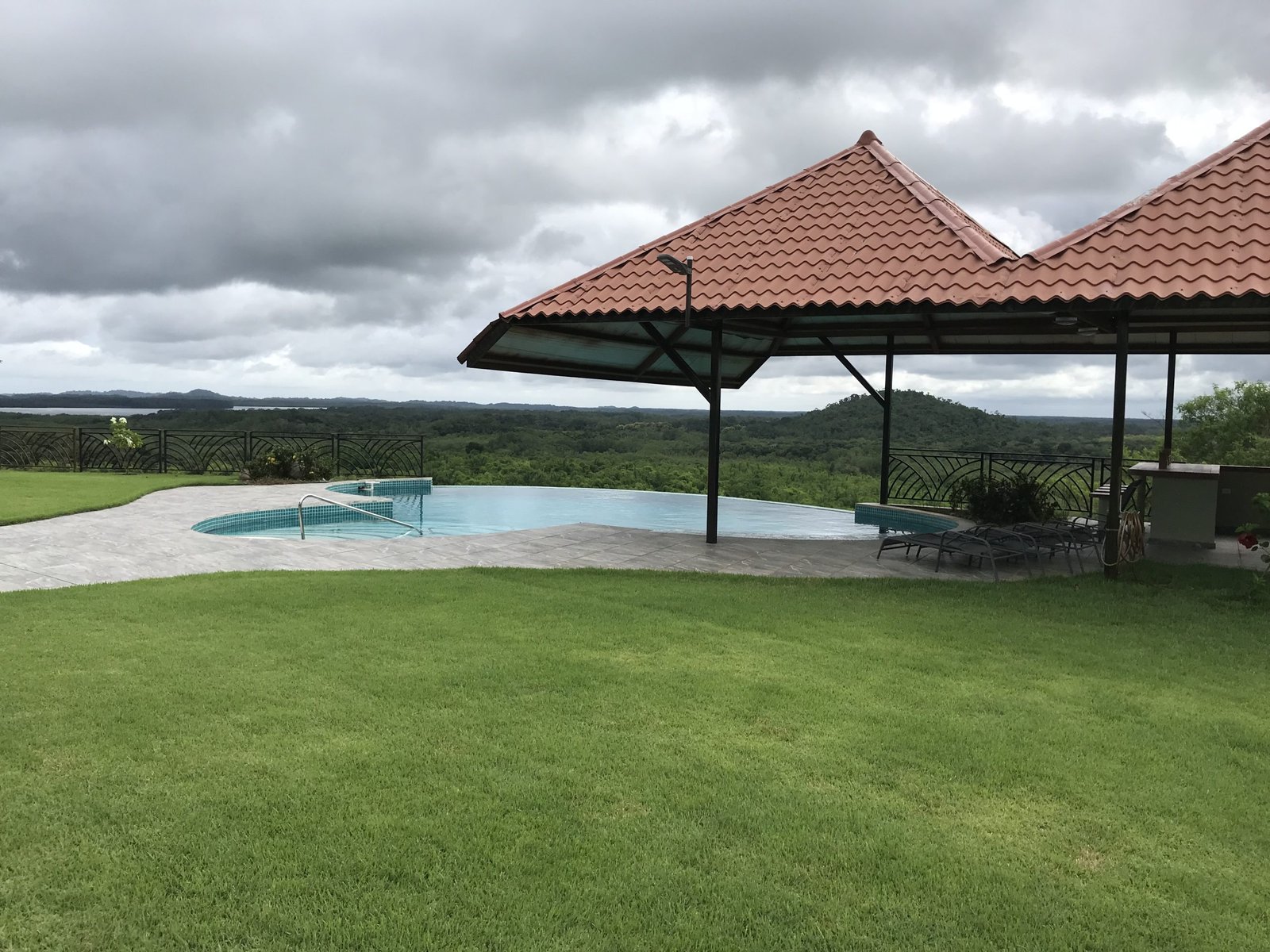pool Ranchero view