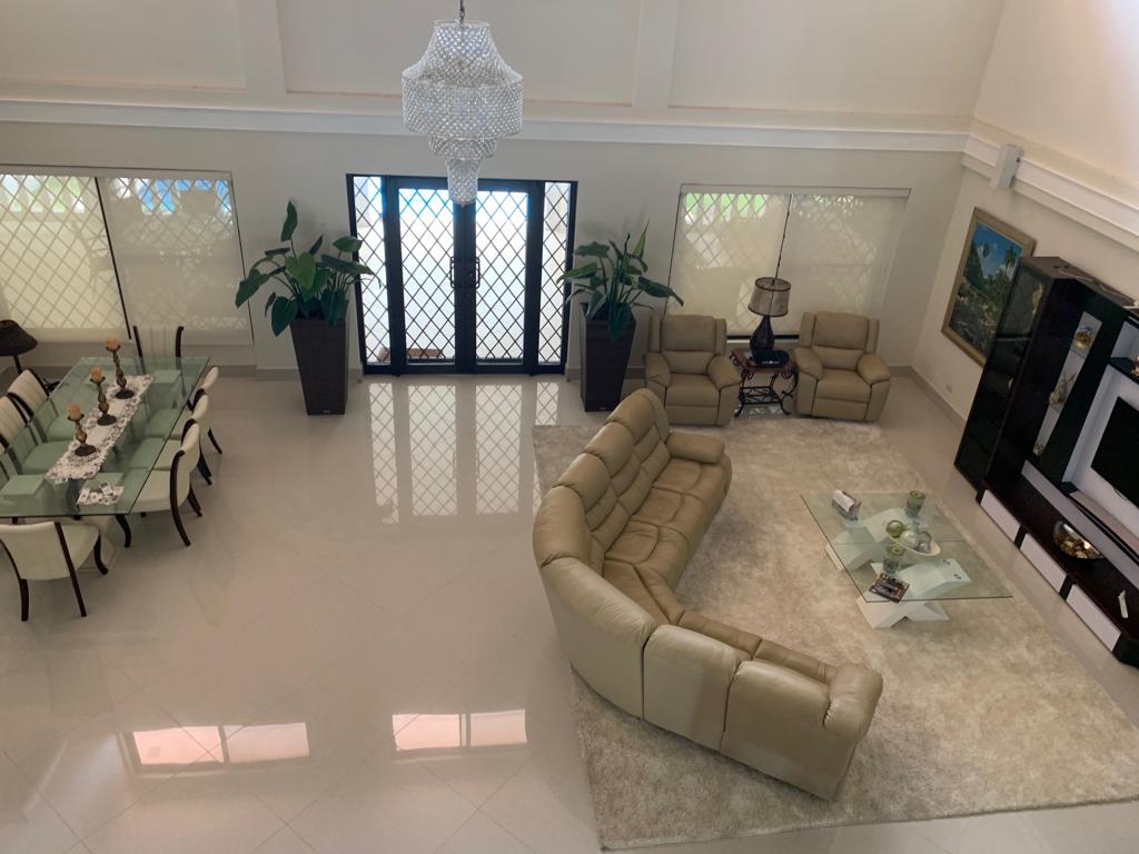 Amplia Sala Coranado Signature Villa