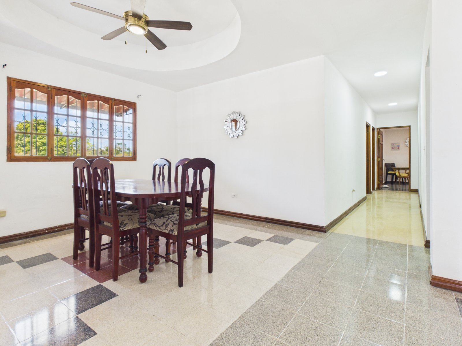 Casa en Antón — comedor con mesa para 6