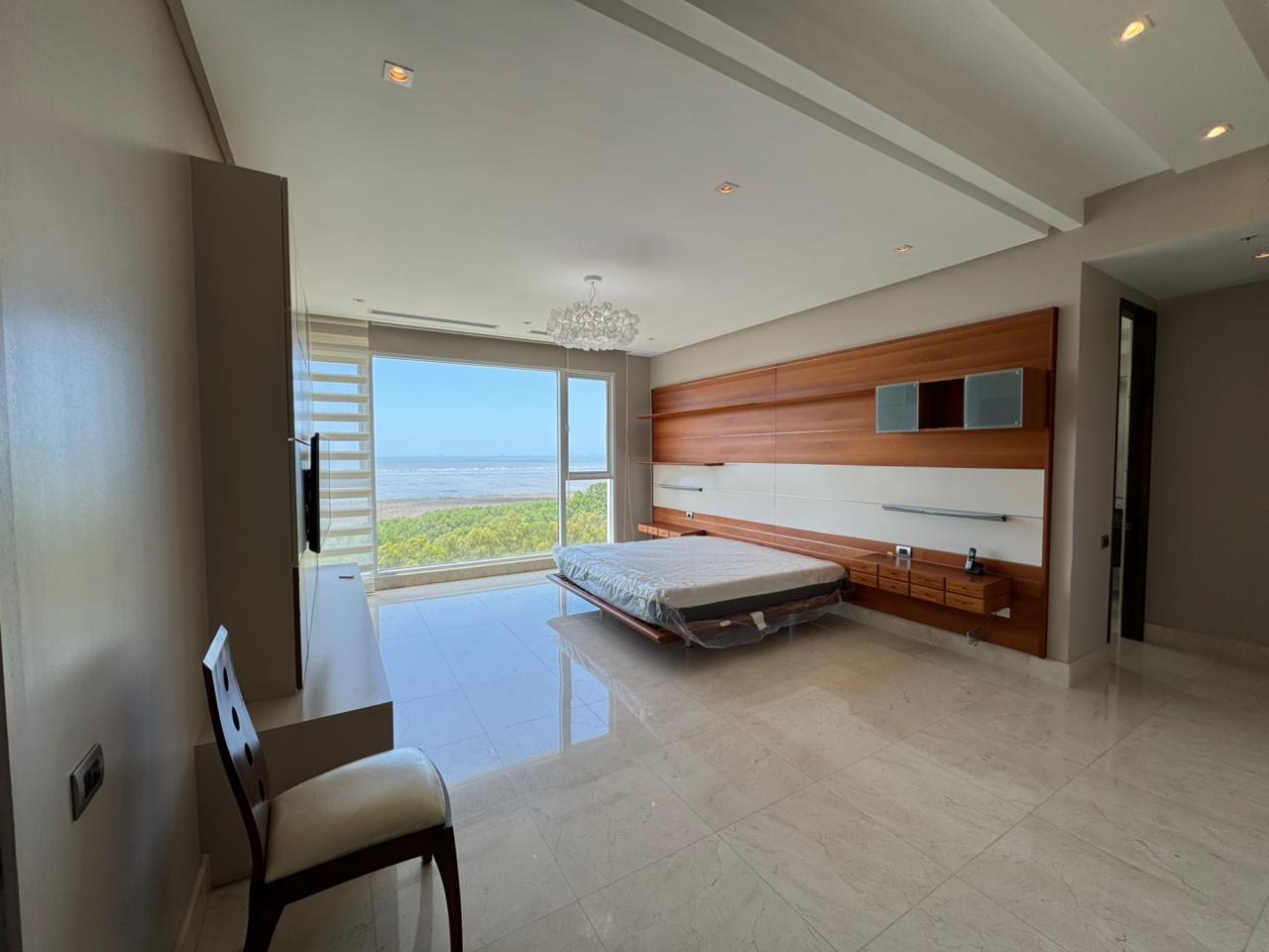 Marea 1, Piso 9 — recámara principal con vista al mar