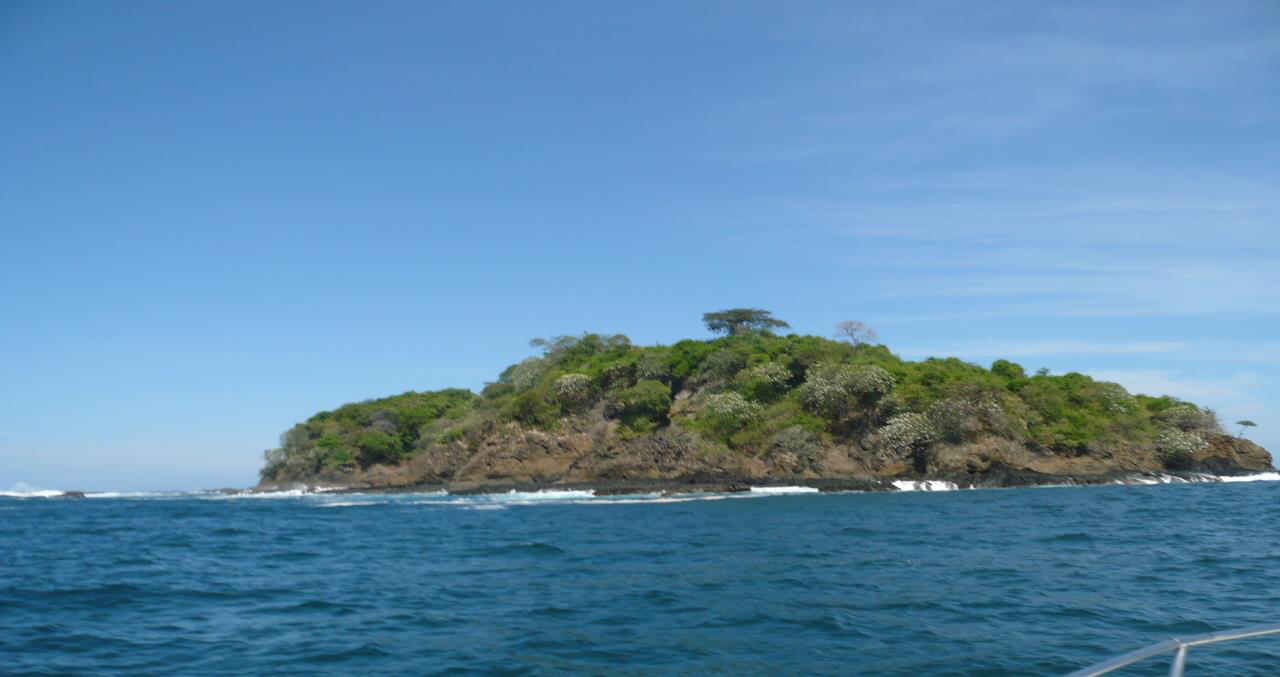 Isla de 10 hectáreas junto a Isla Cébaco — línea de costa