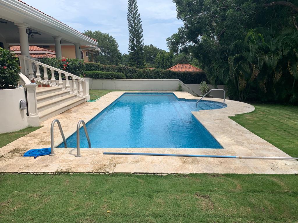 Amplia Piscina