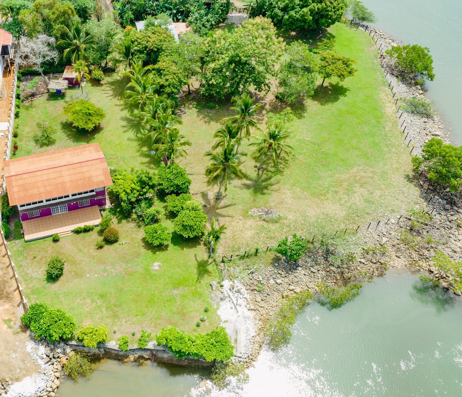 San Felix Fishing Lodge — vista aérea de la desembocadura del río