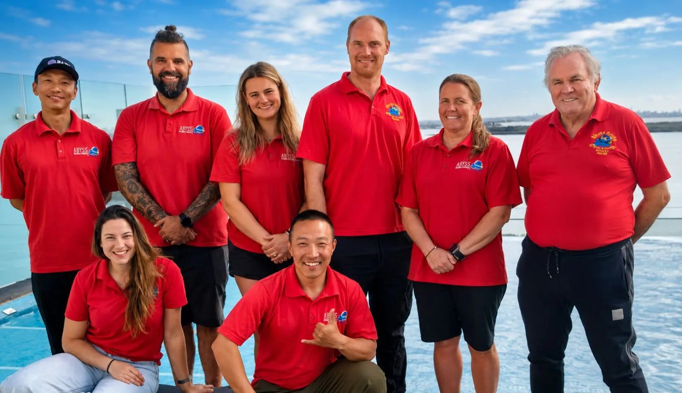 Abyss Scuba Diving team of Sydney dive professionals by the water