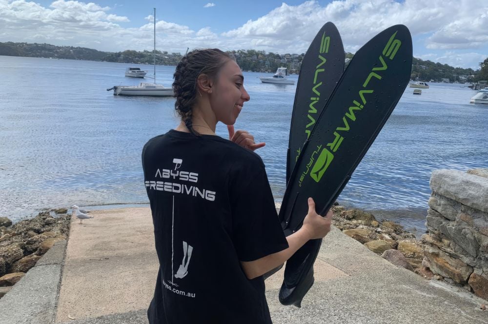 Freediver examining a popular sydney freediving site on a summers day