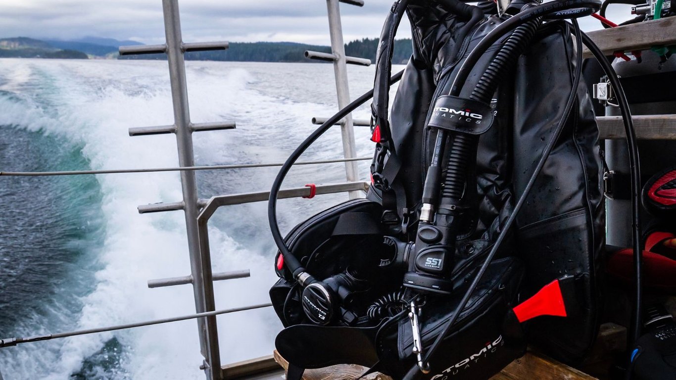 The power of 900 hp taking divers quickly to the dive site