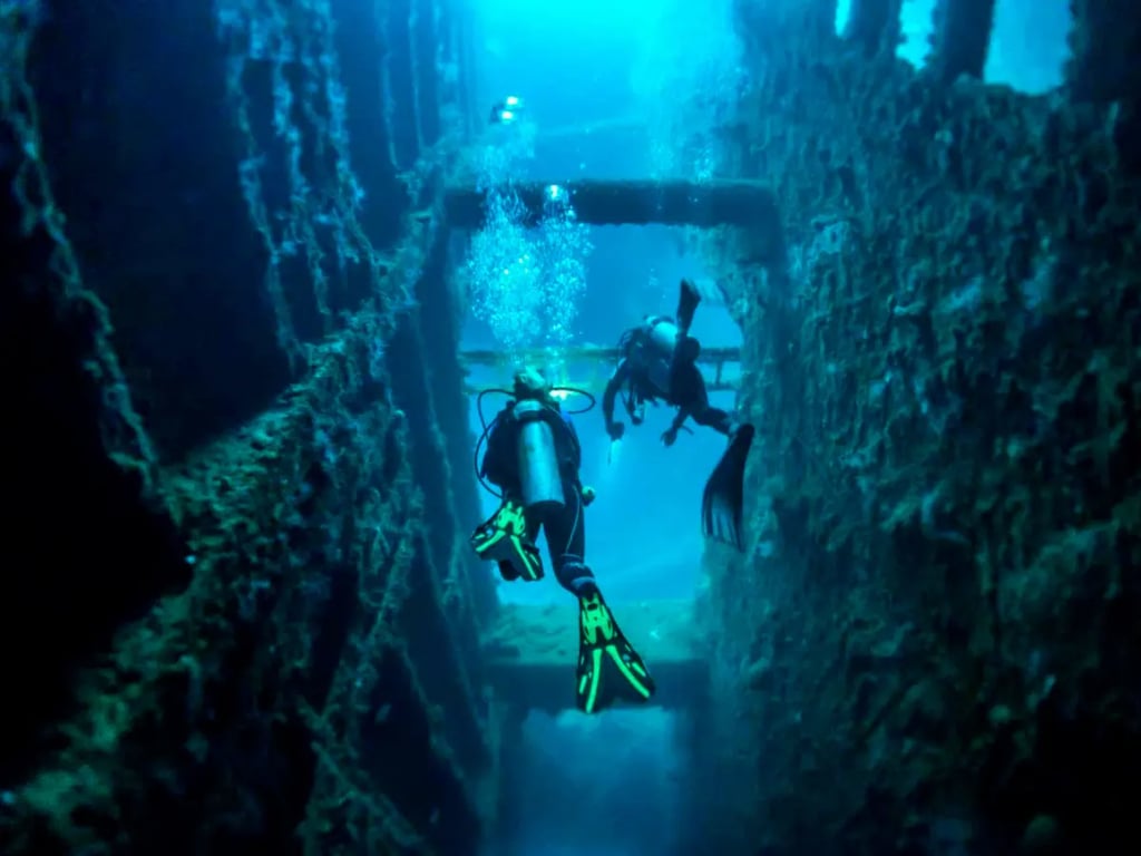 Experienced Abyss divers building broad recreational skills