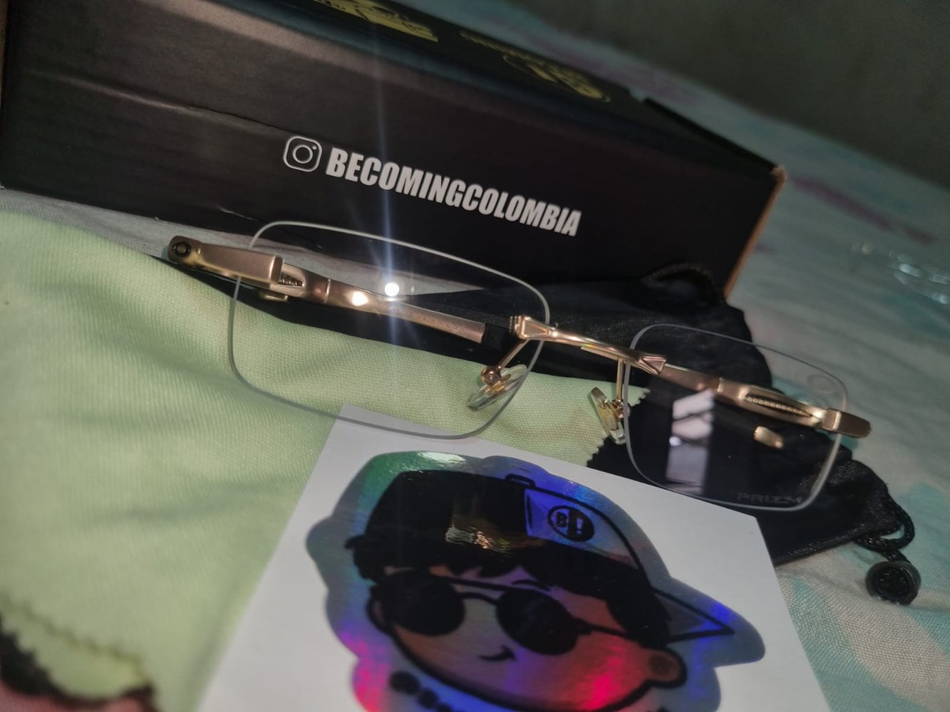 Foto del cliente con su pedido