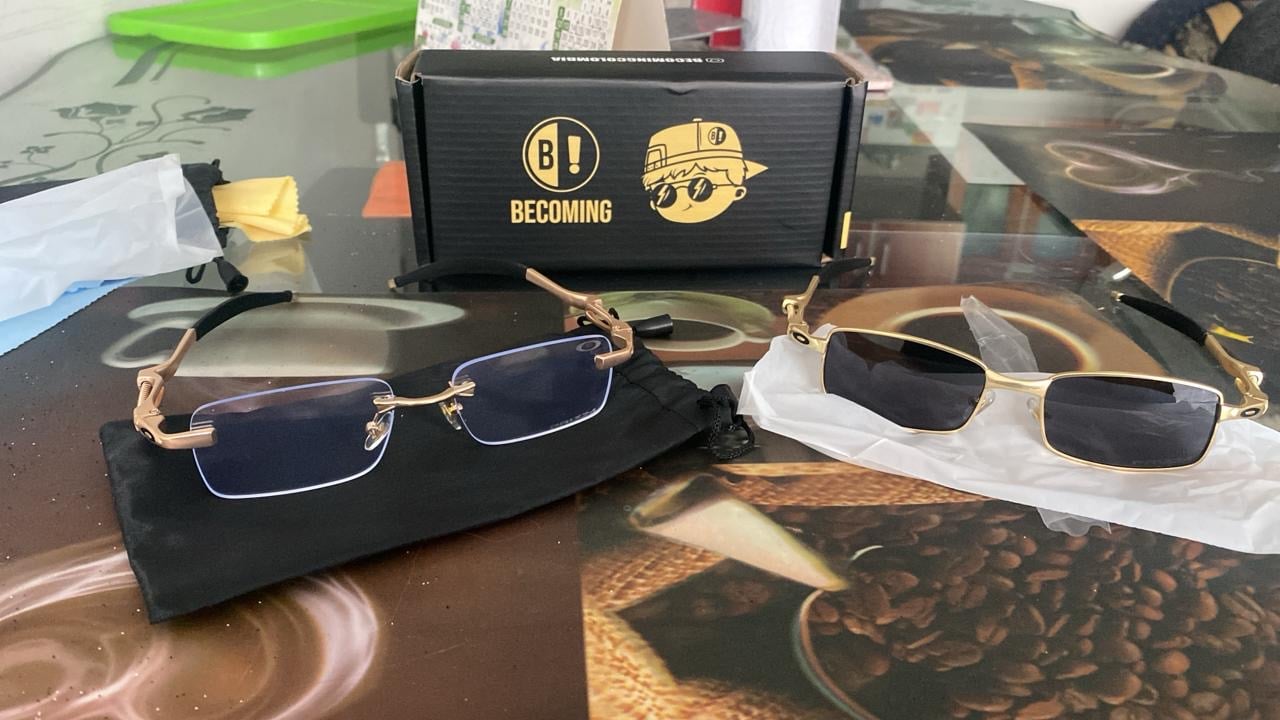 Foto del cliente con su pedido