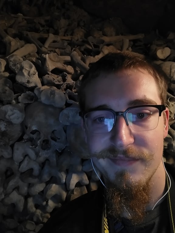 Selfie with the bones in the paris catacombs