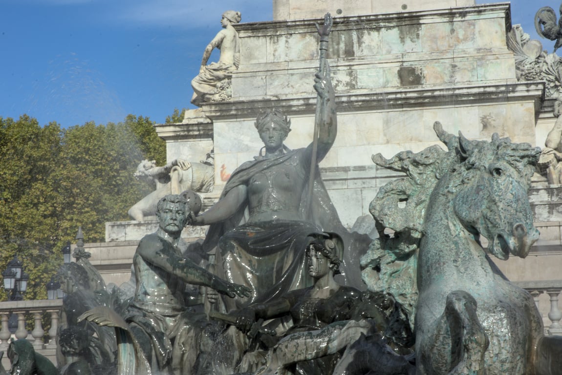 An ornate fountain in the center of downtown Bordeaux