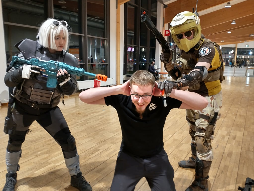 Being subdued by Mozzie and Iana