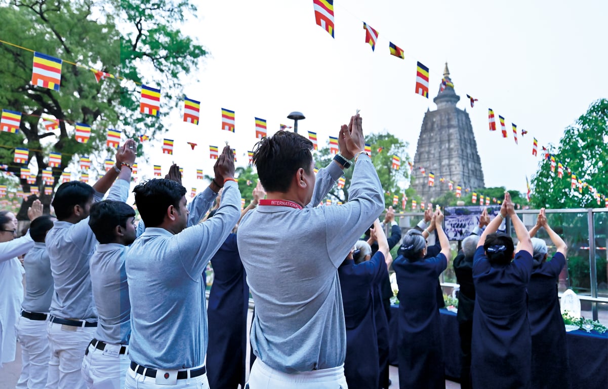 在「佛誕節、母親節、全球慈濟日」三節合一之際，於摩訶菩提寺浴佛祈福，將宗門立願化為感恩回饋佛陀故鄉的實踐。
