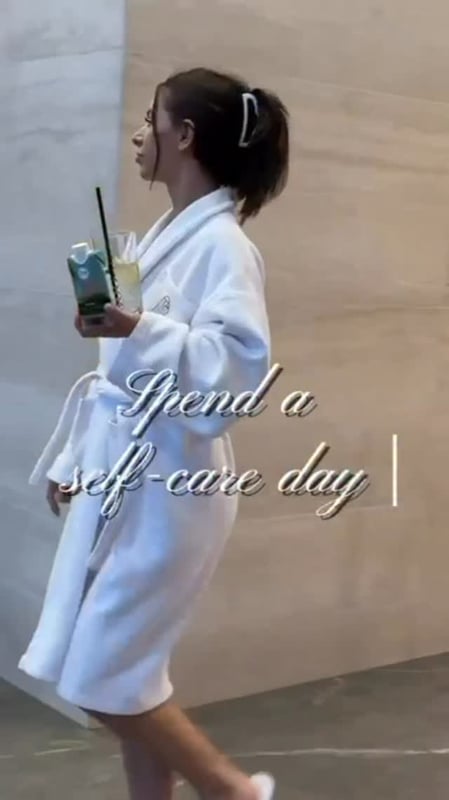 Студен ден навън, топъл релакс отвътре. 🧖‍♀️❄️ Перфектният момент за Thai Coco кокосова вода в спа атмосфера. Хидратация, спокойствие и малко тропици в зимата. 🥥  #healthylifestyle #coconutwater #thaicoco