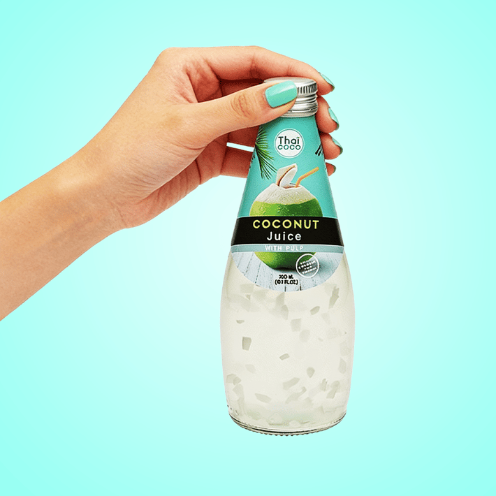 Кокосова вода Thai Coco с парченца плод в стъклена бутилка 300ml