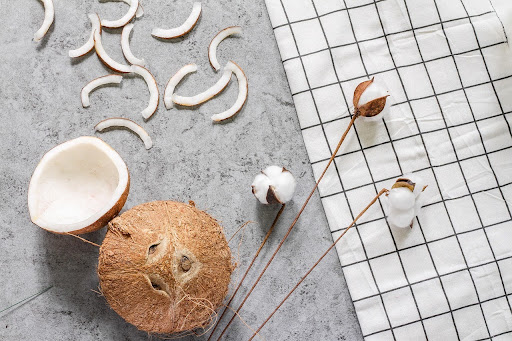 Намира ли място кокосовата вода в домашната козметика?