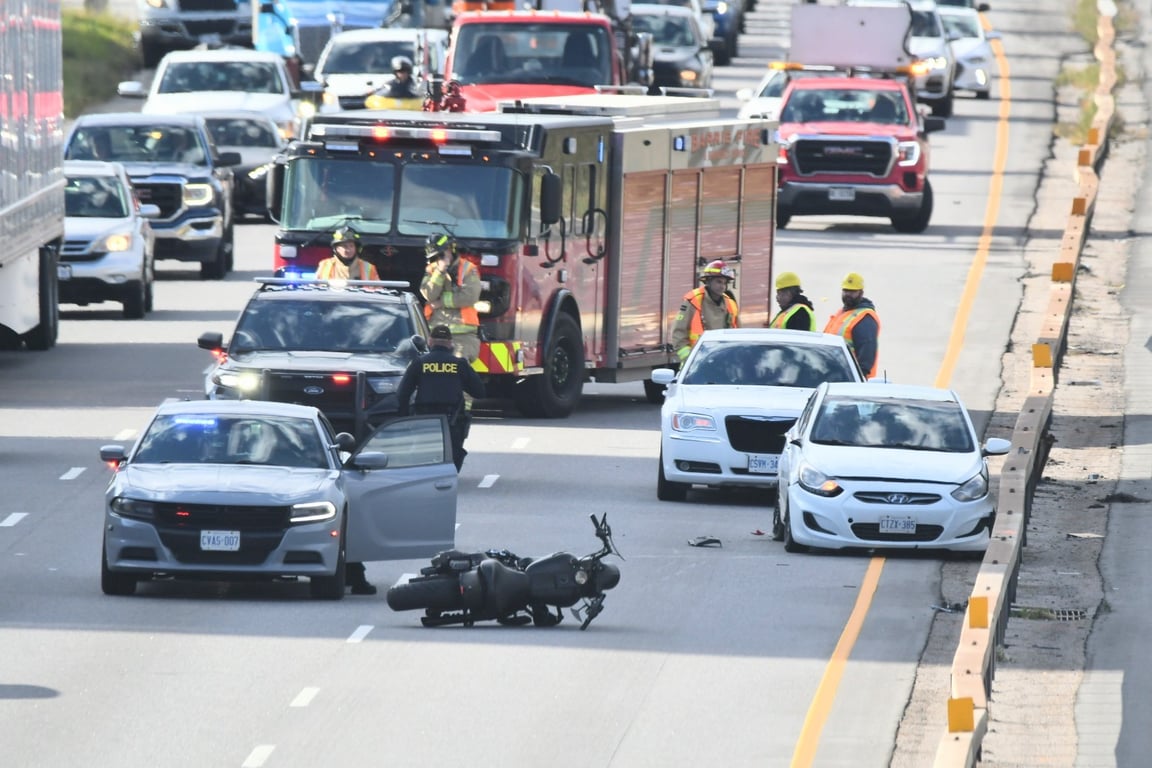 安大略省高速公路事故更新：摩托车手受伤
