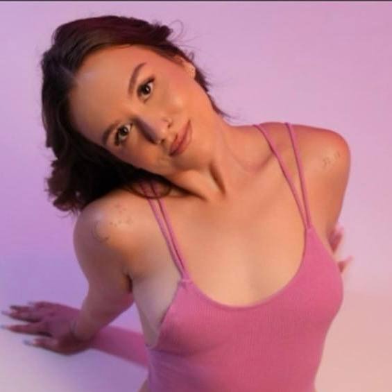 Erika Pinky live on Telescope