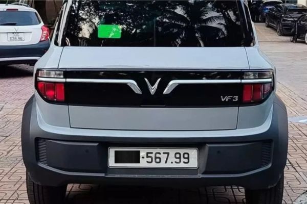 Dựa vào kí hiệu model xe ở phần đuôi xe