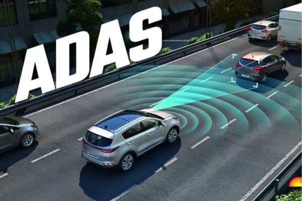 Hệ thống an toàn chủ động và phần mềm xe Adas