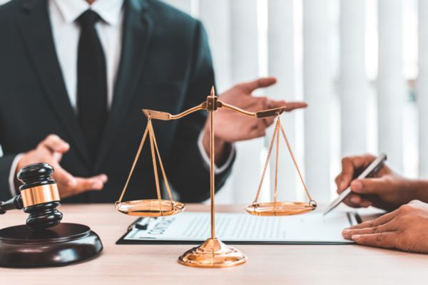 Kiểm tra pháp lí: Bước cuối để kiểm tra trước khi trắng tay