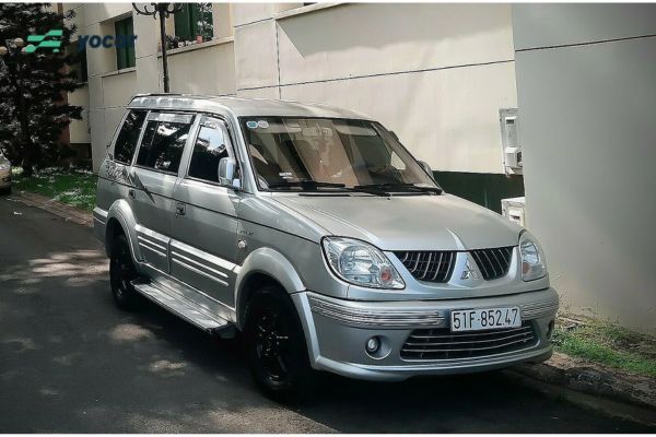 Xe Mitsubishi Jolie