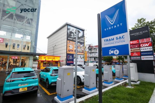 Trải nghiệm thực tế và trạm sạc V-green