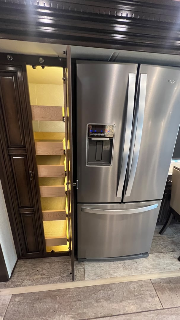 2020 Newmar Dutch Star 4328, Kitchen photo 2