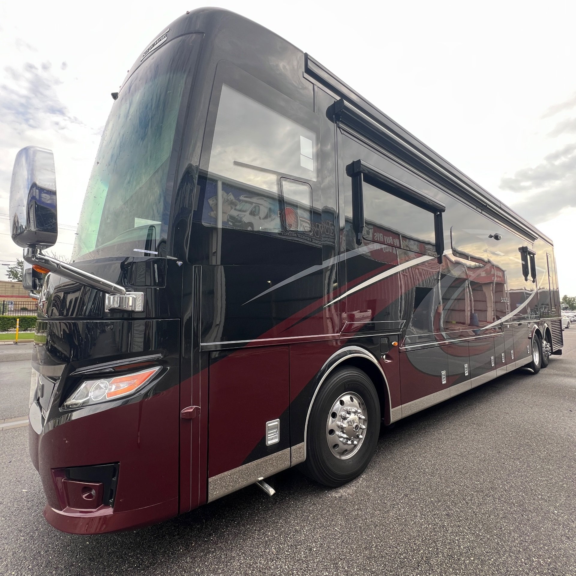 2023 Newmar London Aire 4521 - Exterior view